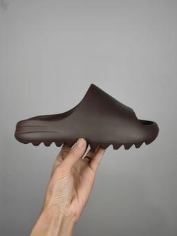 Deep brown glossy leather (G55495)