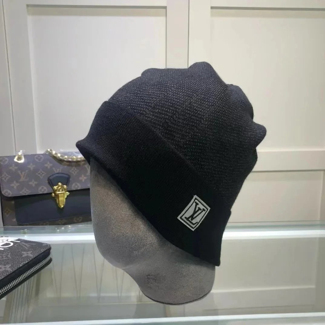 Single hat 4 (L woven label)